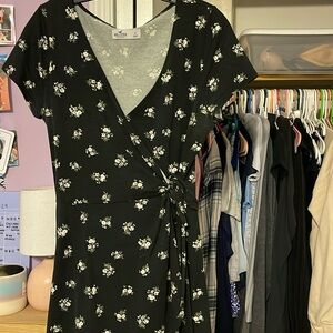 Hollister fold over & tie floral dress